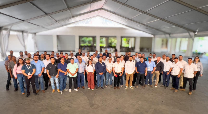 Group at knowledge without borders seminar in El Salvador