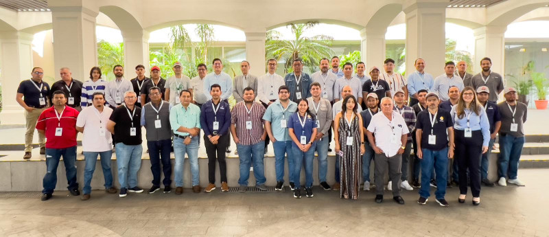 Group at knowledge without borders seminar in El Salvador