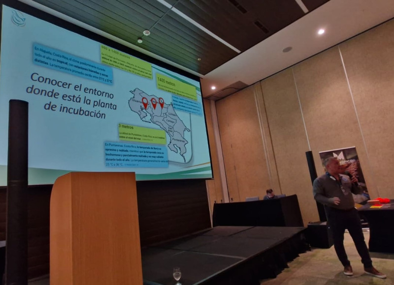 Guillermo Reyes speaks at XVI National Poultry Day in Costa Rica