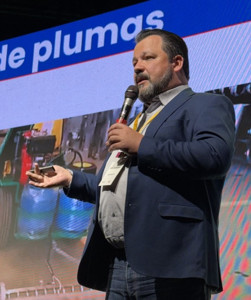 Marcus Brigano speaking at Seminario Alimenta