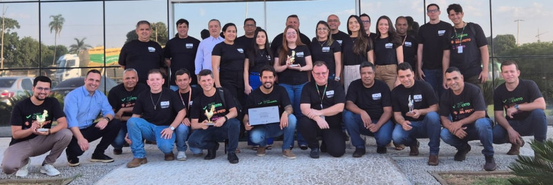 Sao Salvador Alimentos group with Ross 308 AP Breeder Award